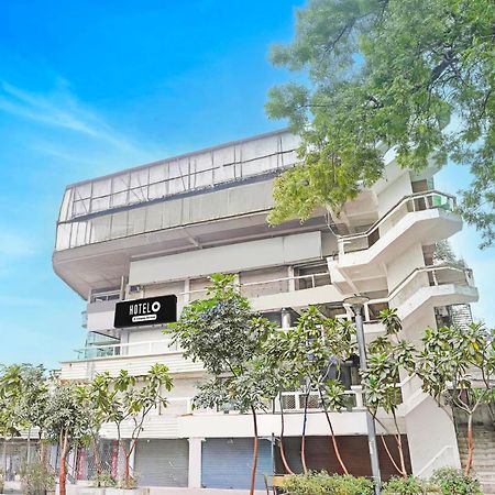 Super Hotel O Navrangpura Cg Road Formerly Hotel Yugraj อาเมดาบัด ภายนอก รูปภาพ