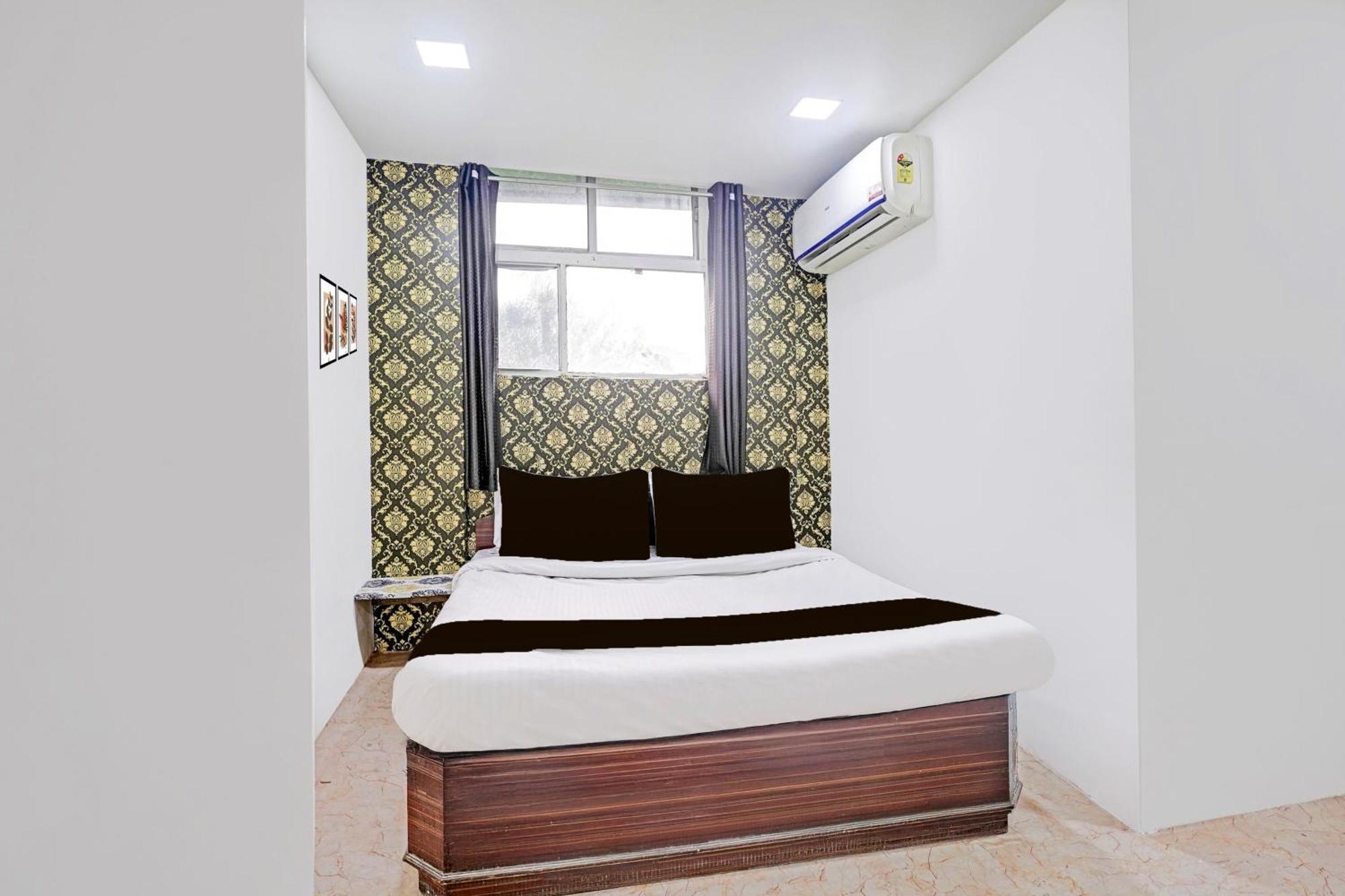Super Hotel O Navrangpura Cg Road Formerly Hotel Yugraj อาเมดาบัด ภายนอก รูปภาพ