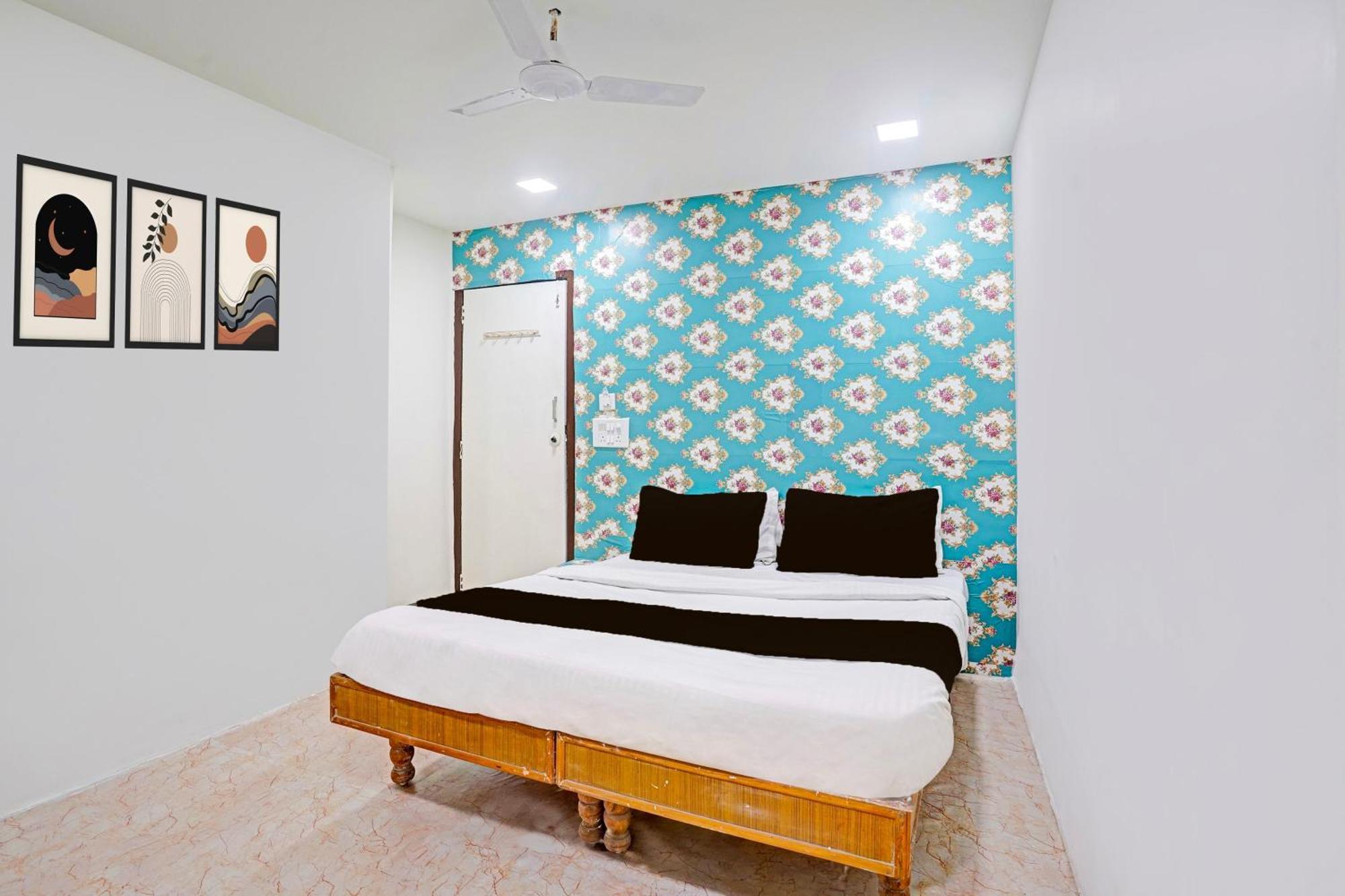Super Hotel O Navrangpura Cg Road Formerly Hotel Yugraj อาเมดาบัด ภายนอก รูปภาพ