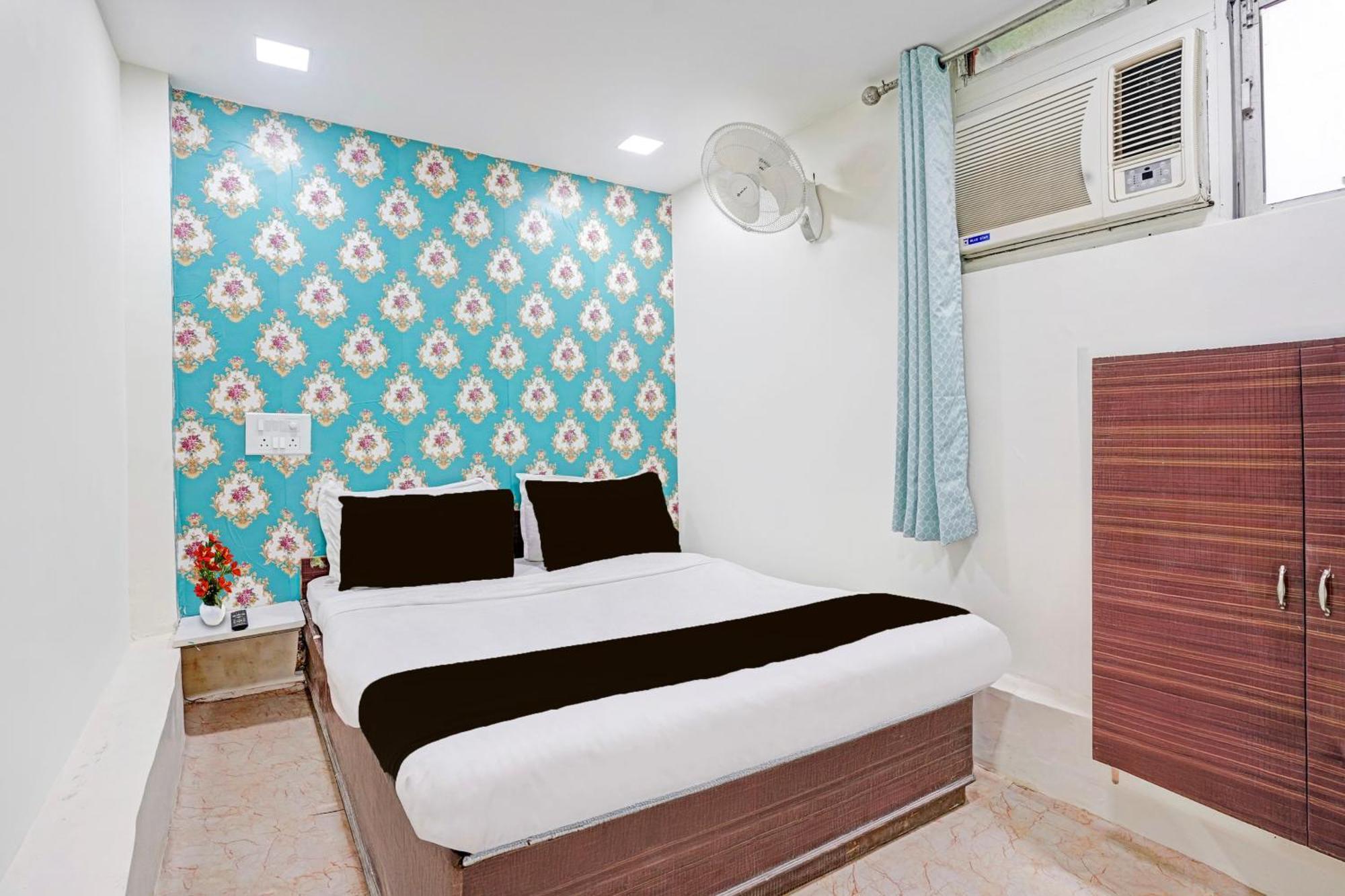 Super Hotel O Navrangpura Cg Road Formerly Hotel Yugraj อาเมดาบัด ภายนอก รูปภาพ