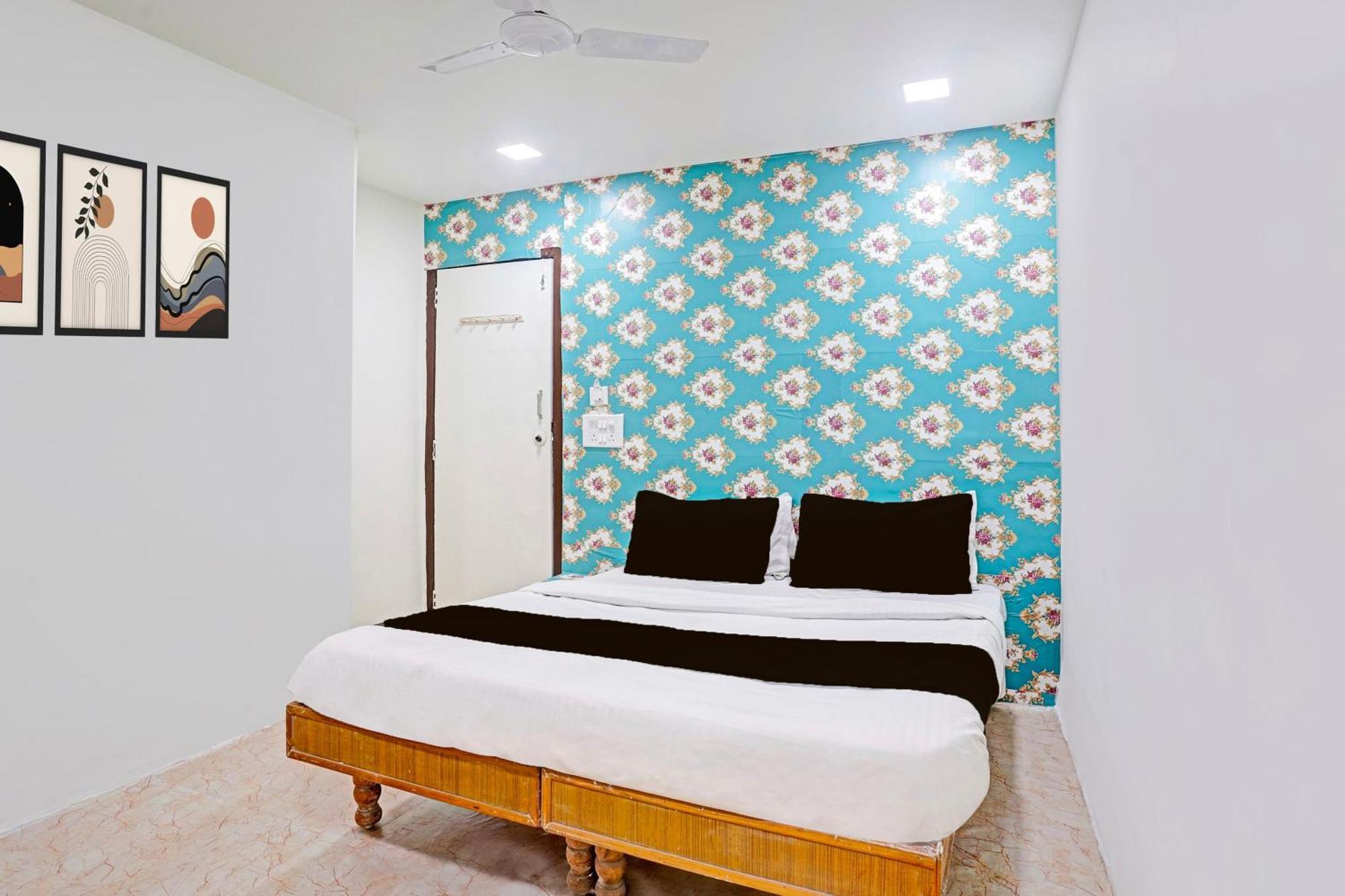 Super Hotel O Navrangpura Cg Road Formerly Hotel Yugraj อาเมดาบัด ภายนอก รูปภาพ