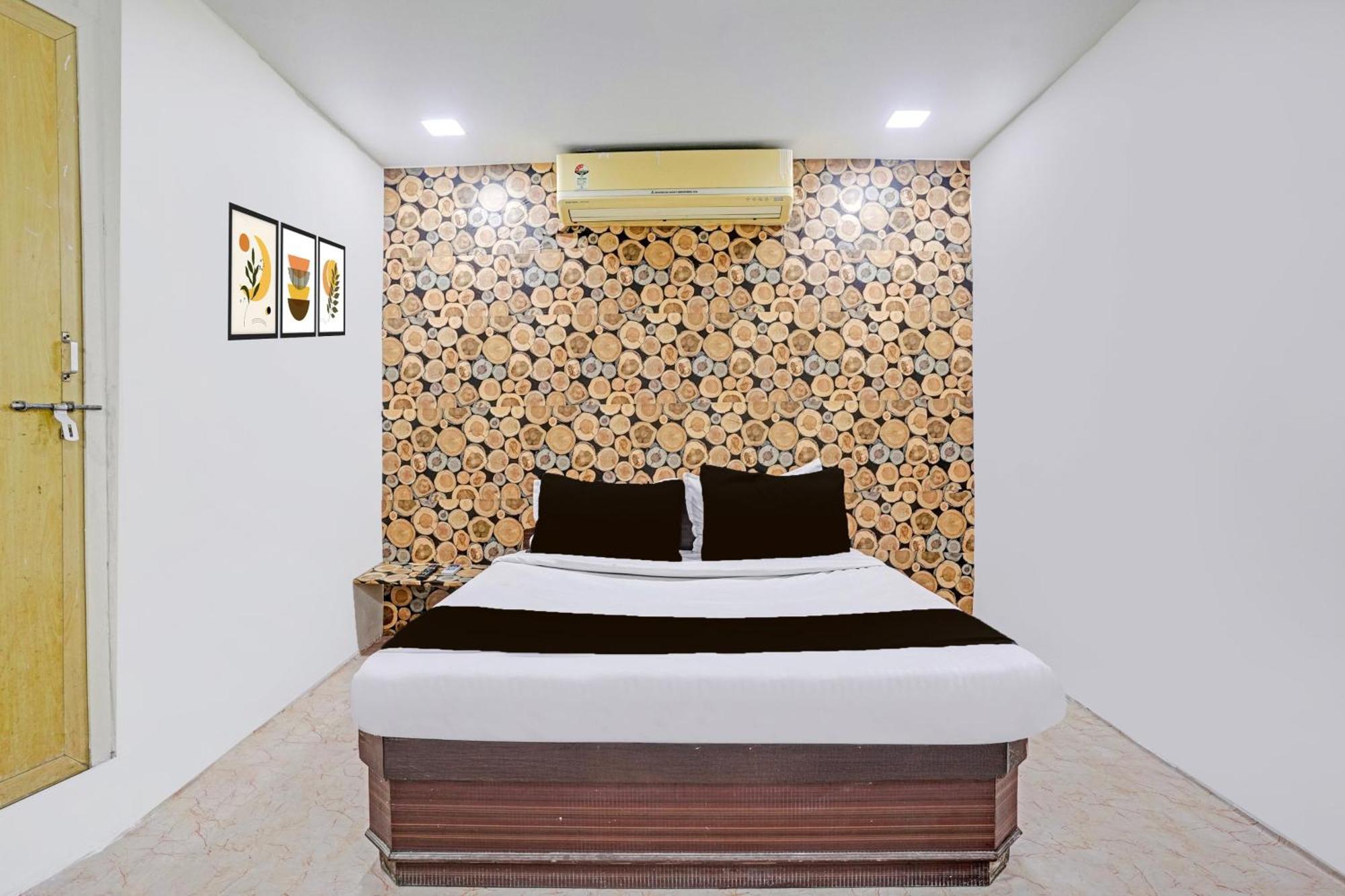 Super Hotel O Navrangpura Cg Road Formerly Hotel Yugraj อาเมดาบัด ภายนอก รูปภาพ