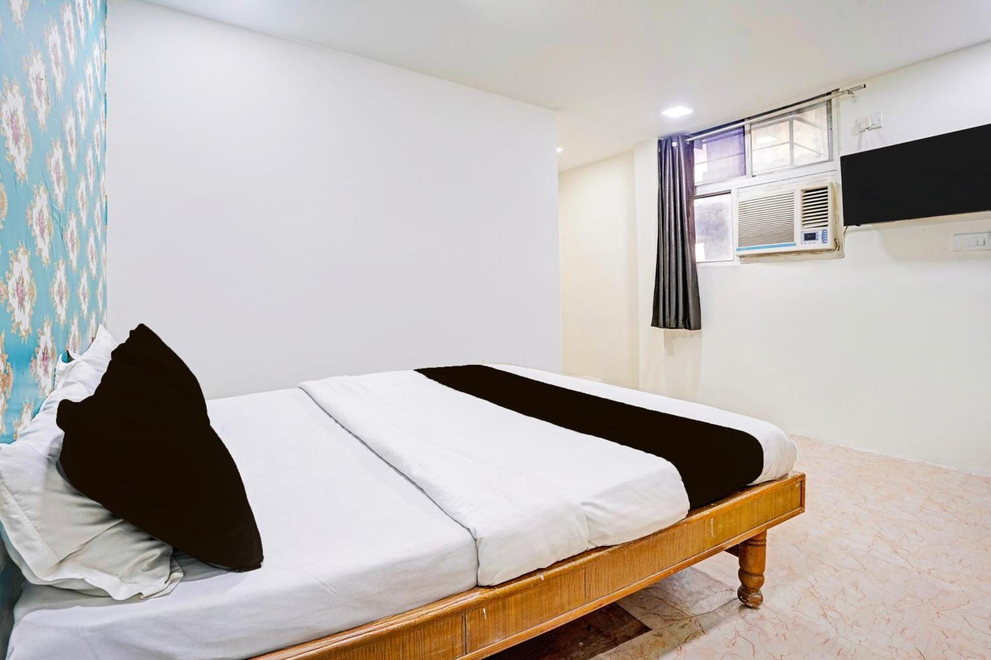 Super Hotel O Navrangpura Cg Road Formerly Hotel Yugraj อาเมดาบัด ภายนอก รูปภาพ