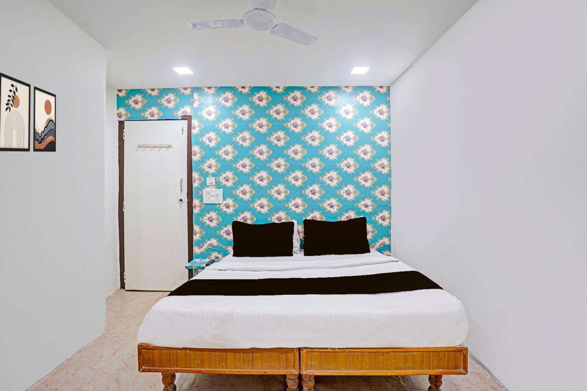 Super Hotel O Navrangpura Cg Road Formerly Hotel Yugraj อาเมดาบัด ภายนอก รูปภาพ